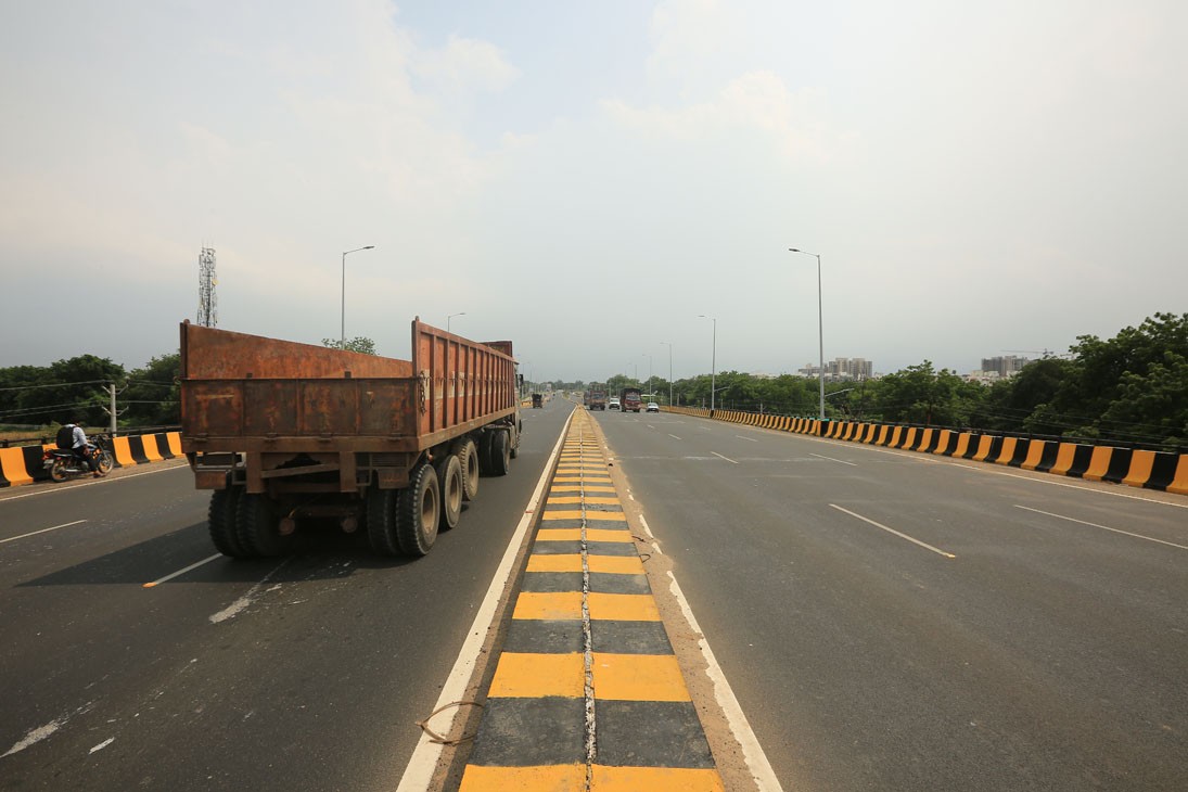 SG Highway To SP Ring Road 40 big garba in the 25 km area in Ahmedabad |  'રંગરસિયા'ઓ માટે 9 દિવસનો જલસો: અમદાવાદના SG હાઇવેથી SP રિંગ રોડના 25 કિમી.  વિસ્તારમાં 40